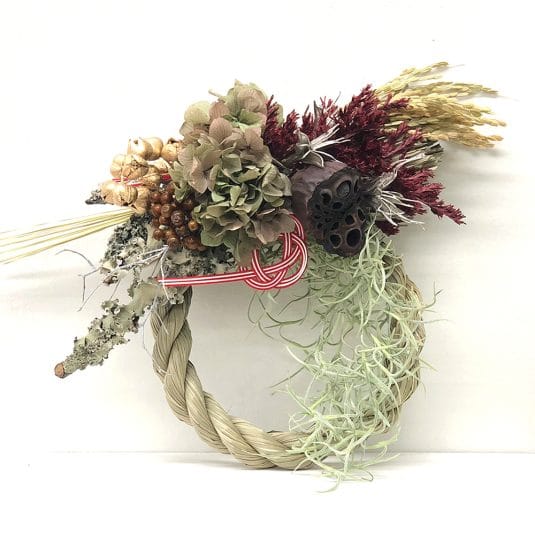 お隣さんの豪華なしめ飾りが気になったお正月。オシャレなしめ飾りで差をつけよう