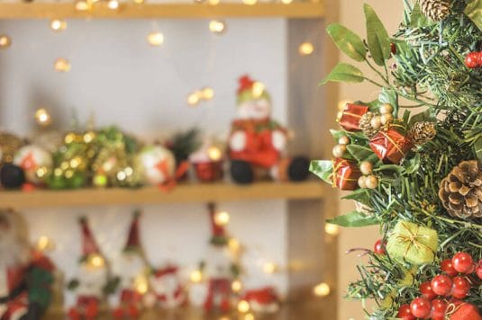 クリスマスはもうすぐ！ナチュラル素材で海外スタイルにツリーをデコレーション。