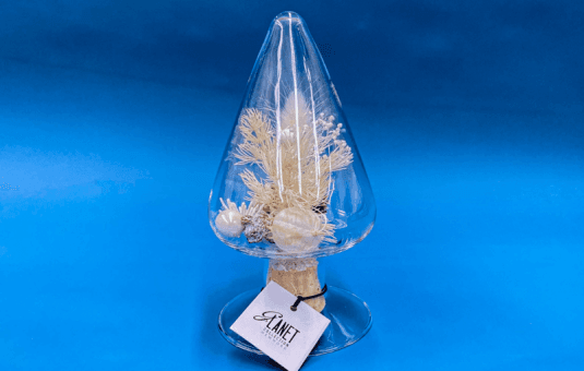 新しい年に向けた「ホワイトガラスツリー」を発表 ～自然の静けさと希望を象徴する1月限定デザイン～